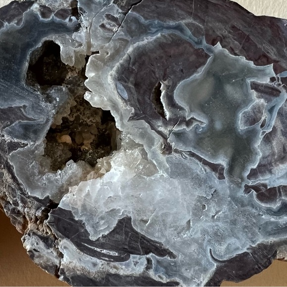 Dugway Utah unpolished cut Geode - Picture 6 of 8